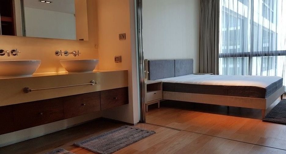 For rent 3 bedrooms condo in Khlong Toei, Bangkok