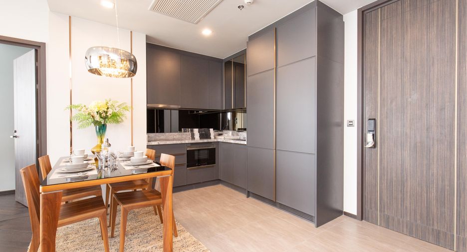 For rent 2 bedrooms condo in Phaya Thai, Bangkok