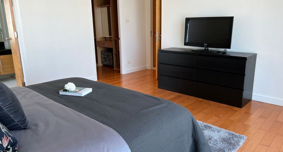 For rent 2 bedrooms condo in Khlong Toei, Bangkok