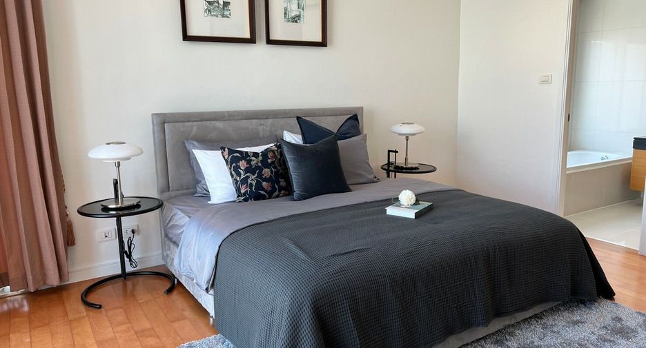 For rent 2 bedrooms condo in Khlong Toei, Bangkok