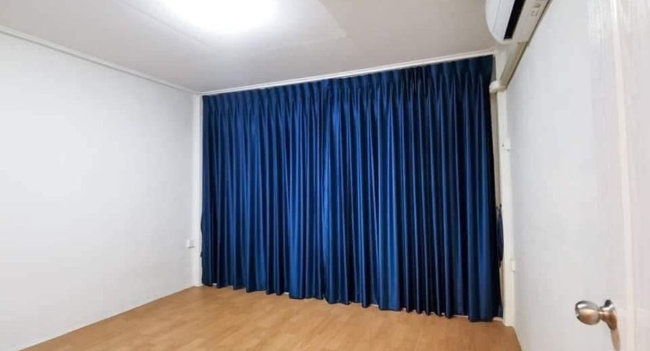 For rent 3 bedrooms retail Space in Bang Sue, Bangkok