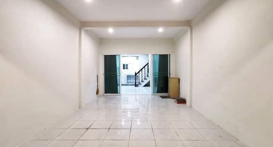 For rent 3 bedrooms retail Space in Bang Sue, Bangkok