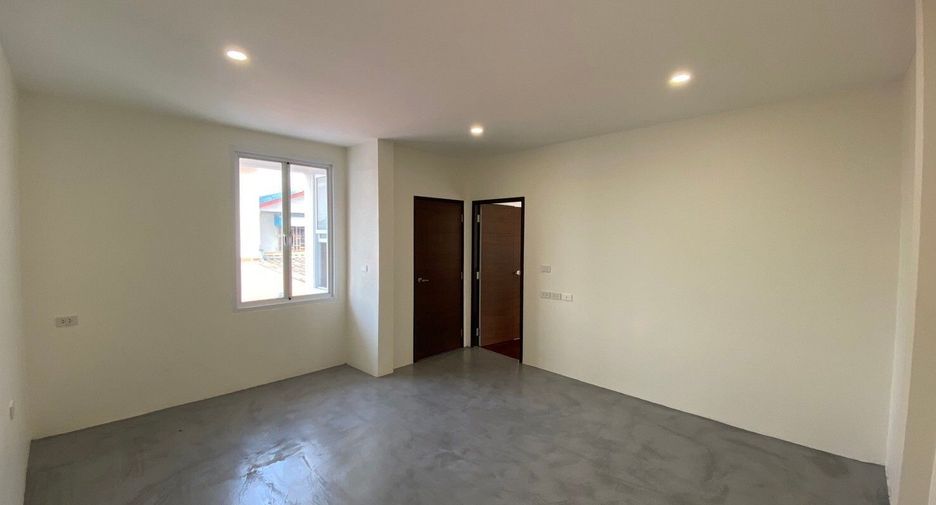 For sale 2 bedrooms townhouse in Lat Phrao, Bangkok
