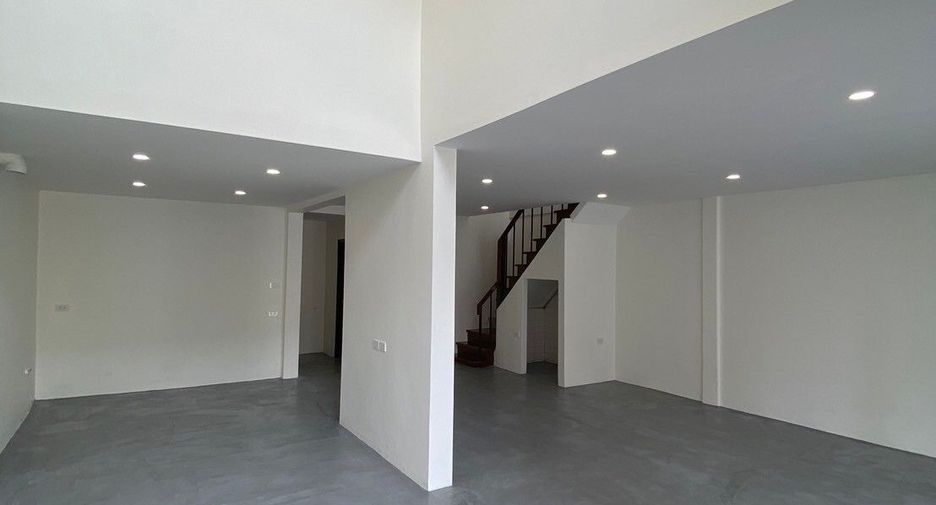 For sale 2 bedrooms townhouse in Lat Phrao, Bangkok