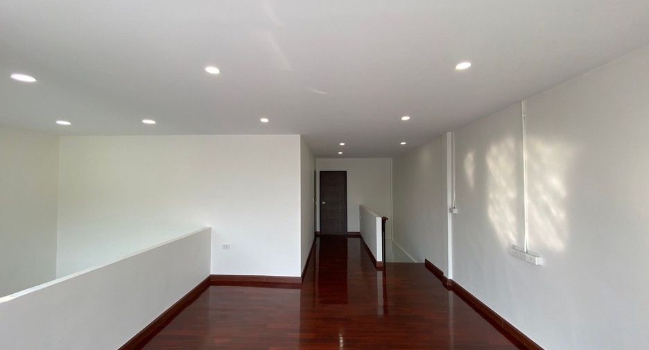 For sale 2 bedrooms townhouse in Lat Phrao, Bangkok
