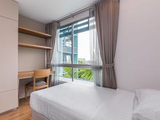For rent 2 bedrooms condo in Yan Nawa, Bangkok