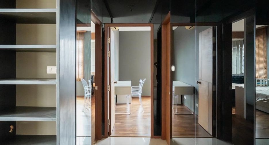 For rent 2 bedrooms condo in Khlong San, Bangkok