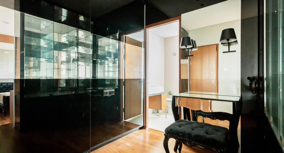 For rent 2 bedrooms condo in Khlong San, Bangkok