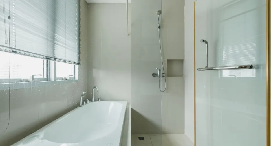 For rent 2 bedrooms condo in Khlong San, Bangkok