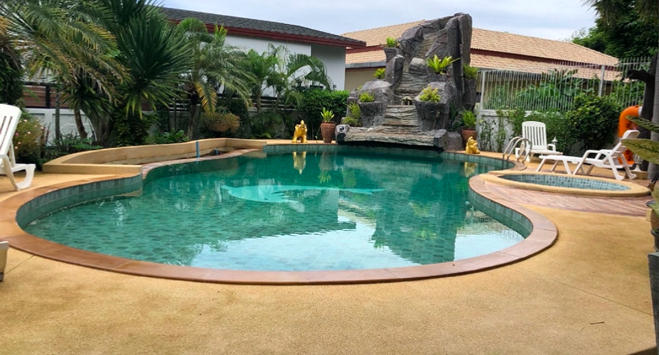 For sale 6 bedrooms villa in Mueang Phuket, Phuket
