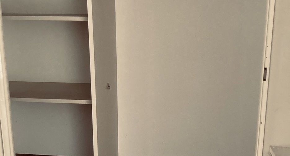 For rent 3 bedrooms apartment in Watthana, Bangkok