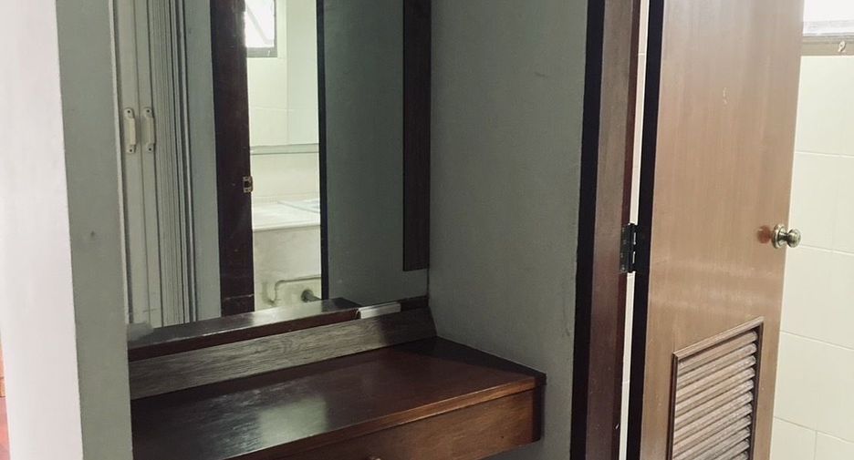 For rent 3 bedrooms apartment in Watthana, Bangkok