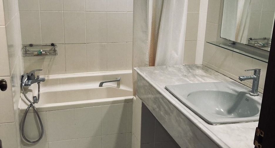 For rent 3 bedrooms apartment in Watthana, Bangkok