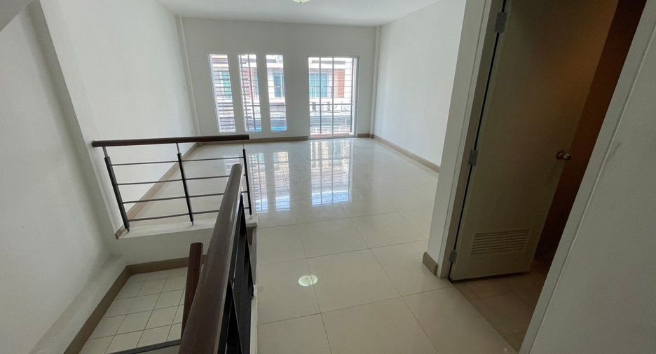 For sale 4 bedrooms townhouse in Min Buri, Bangkok