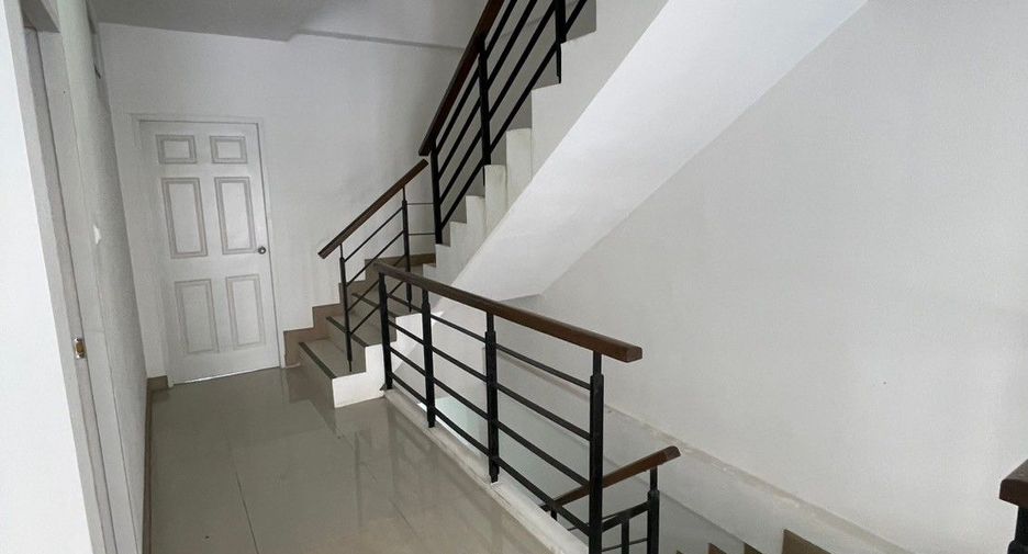 For sale 4 bedrooms townhouse in Min Buri, Bangkok