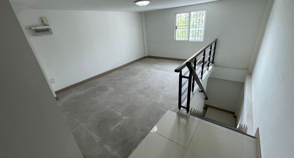 For sale 4 bedrooms townhouse in Min Buri, Bangkok