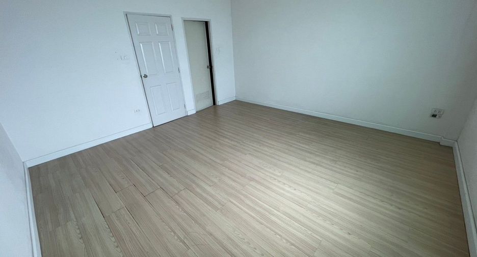 For sale 4 bedrooms townhouse in Min Buri, Bangkok