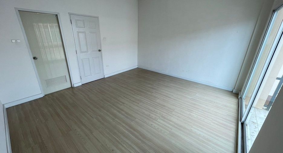 For sale 4 bedrooms townhouse in Min Buri, Bangkok