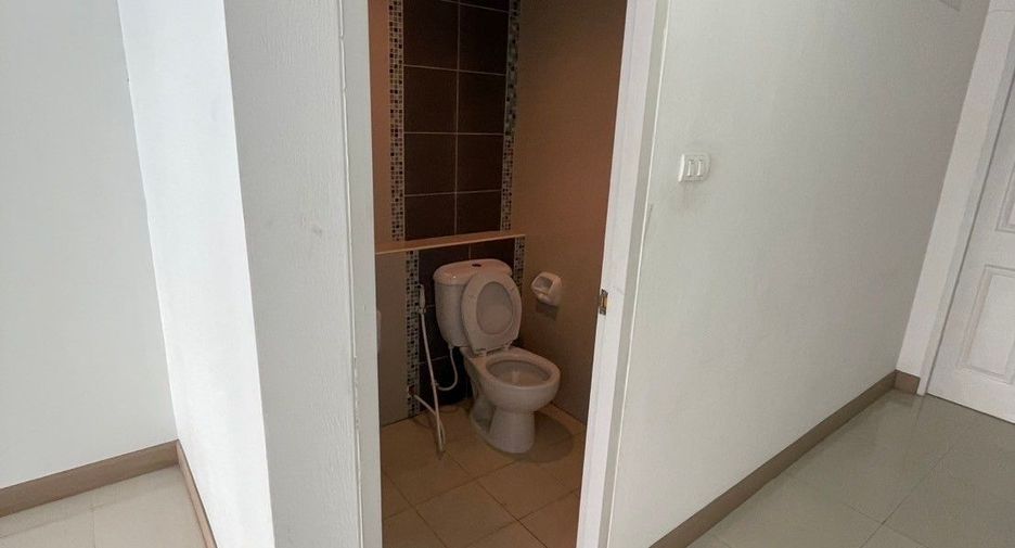For sale 4 bedrooms townhouse in Min Buri, Bangkok