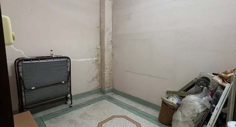 For rent 4 bedrooms retail Space in Ratchathewi, Bangkok