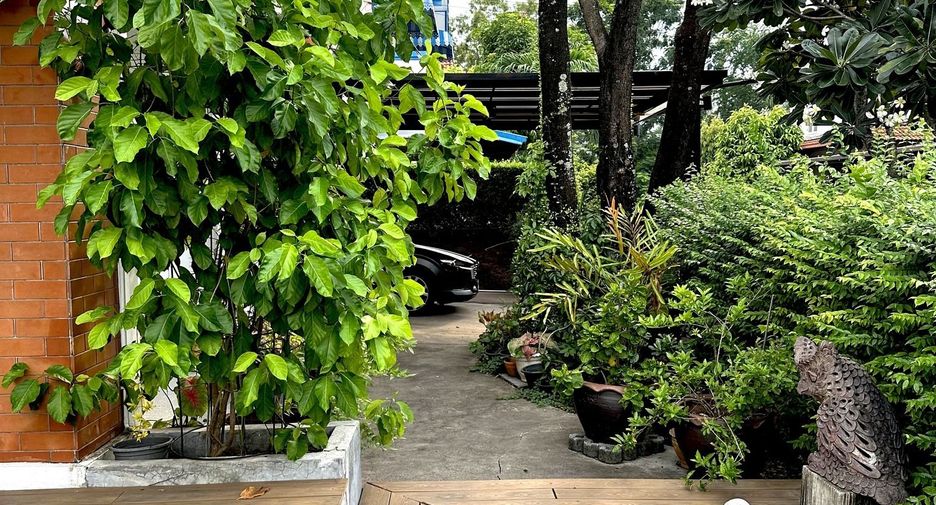 For sale 3 bedrooms house in Khlong Sam Wa, Bangkok