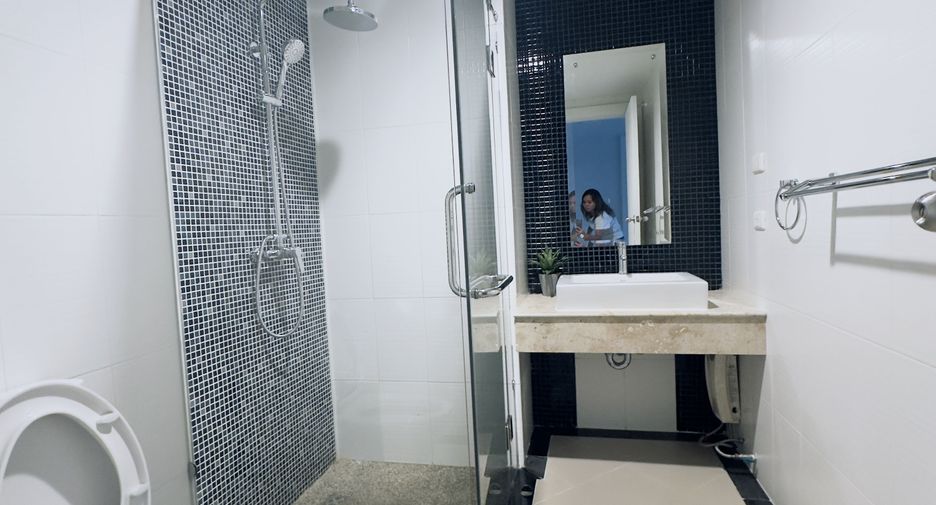 For rent 2 bedrooms condo in Mueang Phuket, Phuket