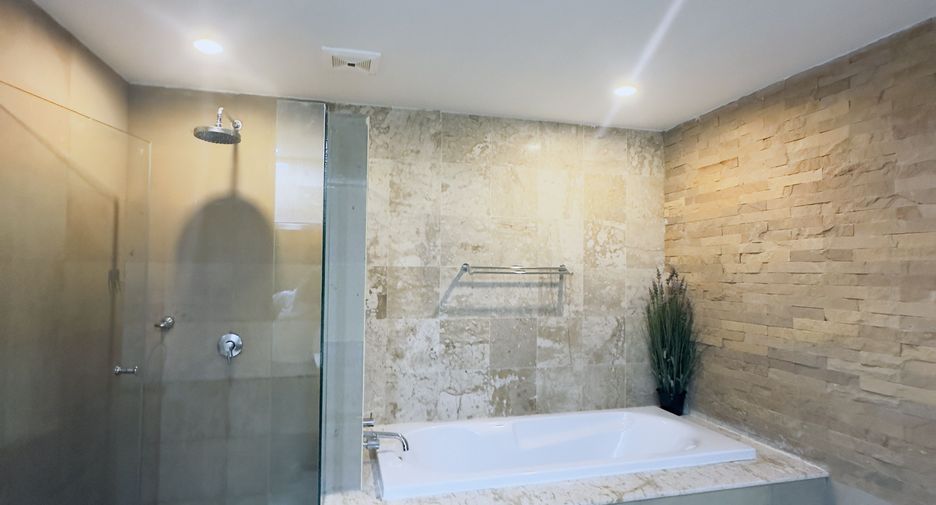For rent 2 bedrooms condo in Mueang Phuket, Phuket