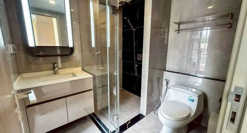Condo en alquiler de 2 habitaciones en Huai Khwang, Bangkok