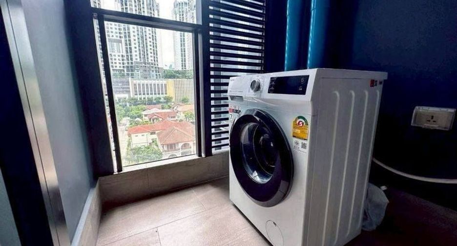 Condo en alquiler de 2 habitaciones en Huai Khwang, Bangkok