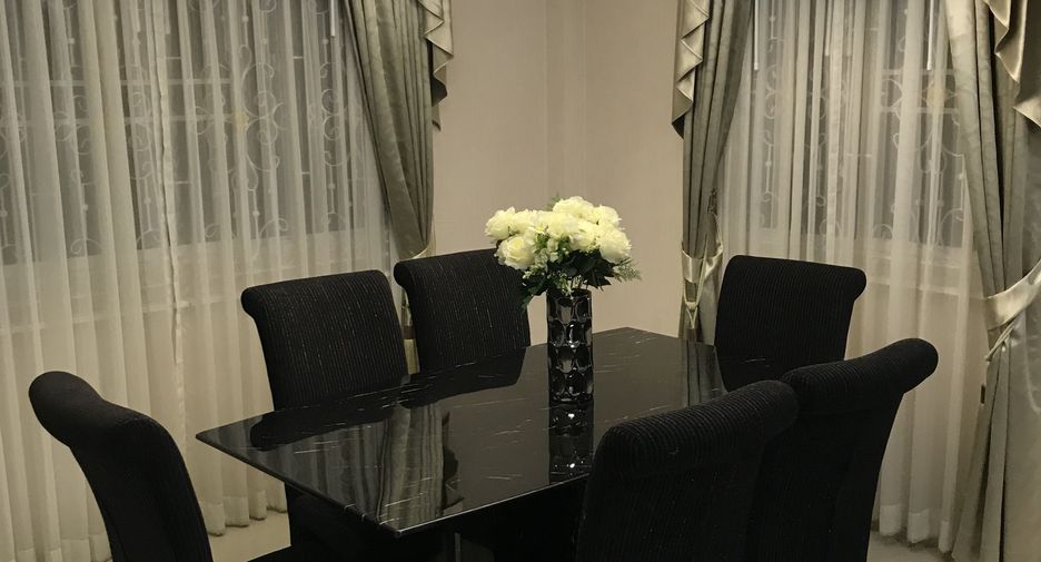 For sale 4 bedrooms house in Bang Khen, Bangkok