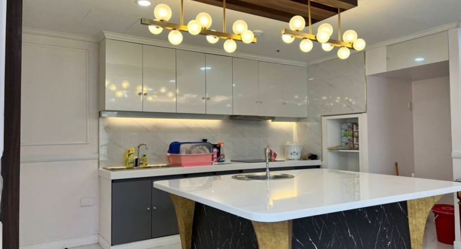 For sale 4 bedrooms condo in Huai Khwang, Bangkok