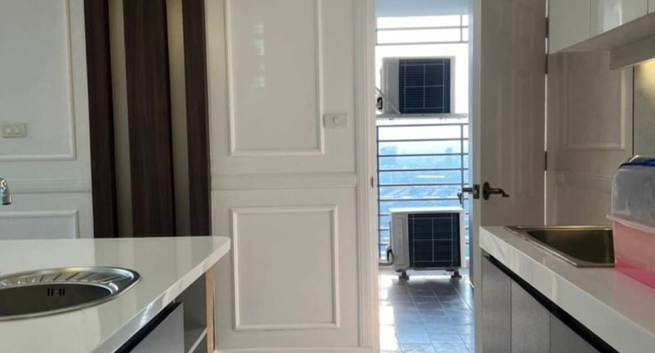 For sale 4 bedrooms condo in Huai Khwang, Bangkok
