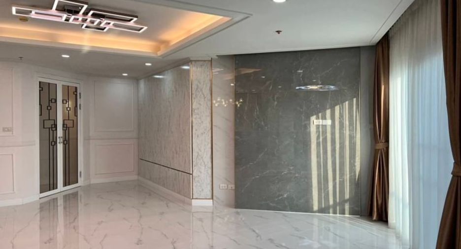 For sale 4 bedrooms condo in Huai Khwang, Bangkok