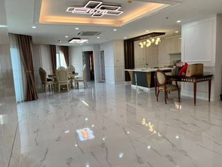 For sale 4 bedrooms condo in Huai Khwang, Bangkok