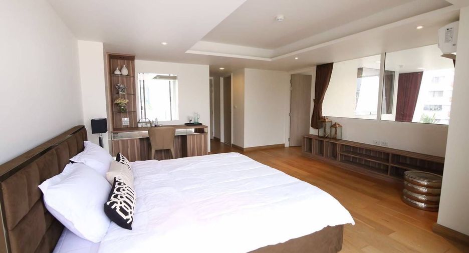 For rent 3 bedrooms condo in Watthana, Bangkok