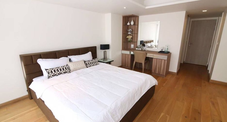 For rent 3 bedrooms condo in Watthana, Bangkok