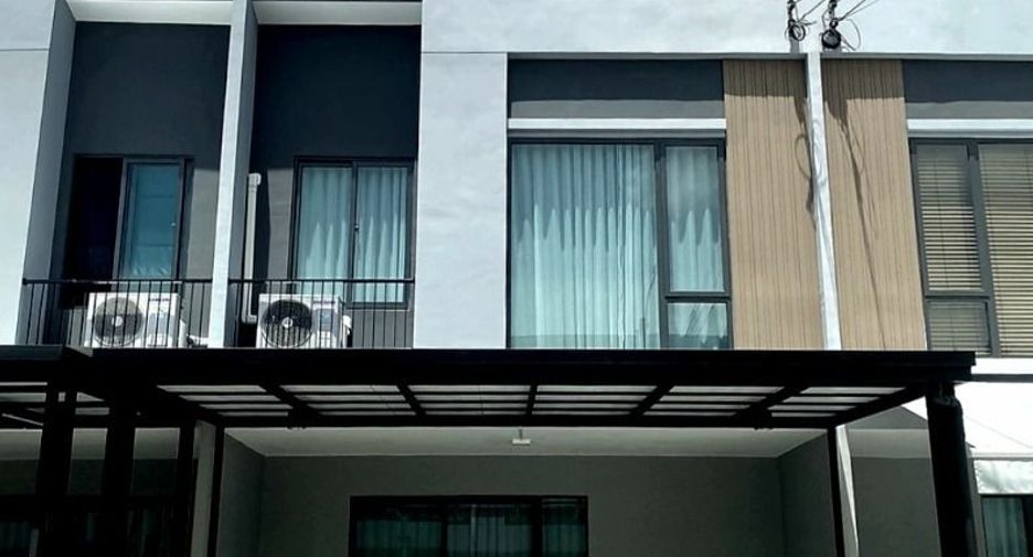 Casa adosada en alquiler de 3 habitaciones en Bang Phli, Samut Prakan