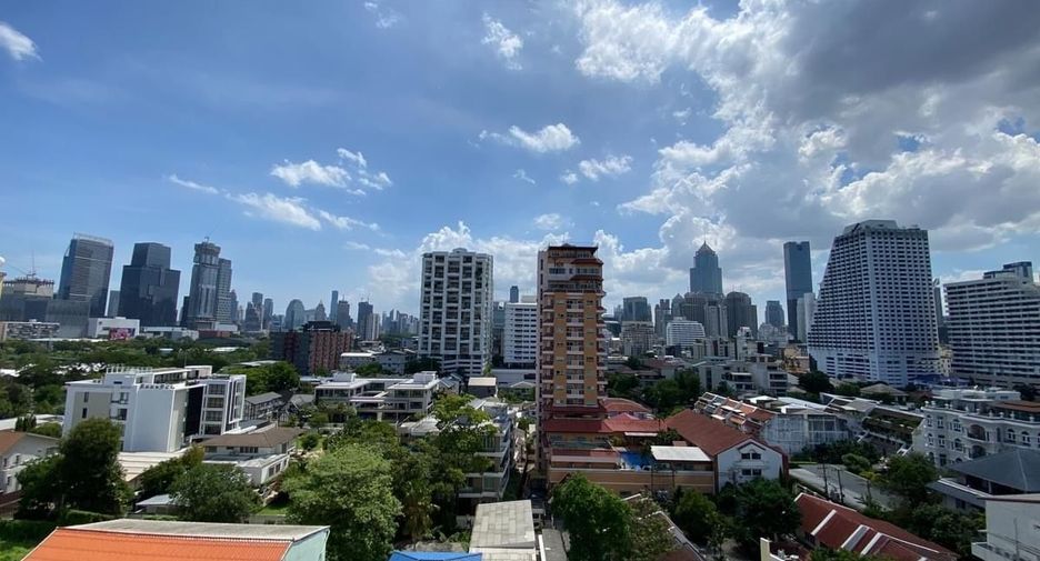 For rent 1 bed condo in Khlong Toei, Bangkok