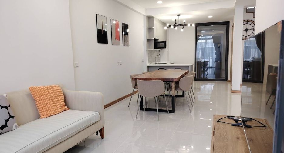 Reihenhaus zum Kauf und zur Miete mit 3 Zimmer in Watthana, Bangkok