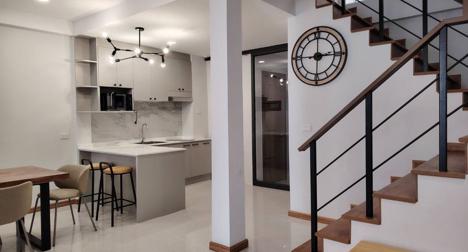 Reihenhaus zum Kauf und zur Miete mit 3 Zimmer in Watthana, Bangkok