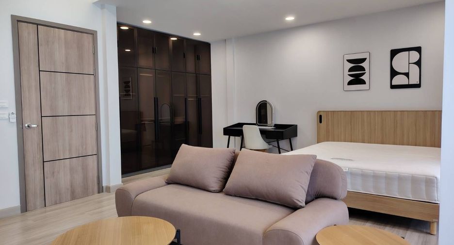 Reihenhaus zum Kauf und zur Miete mit 3 Zimmer in Watthana, Bangkok