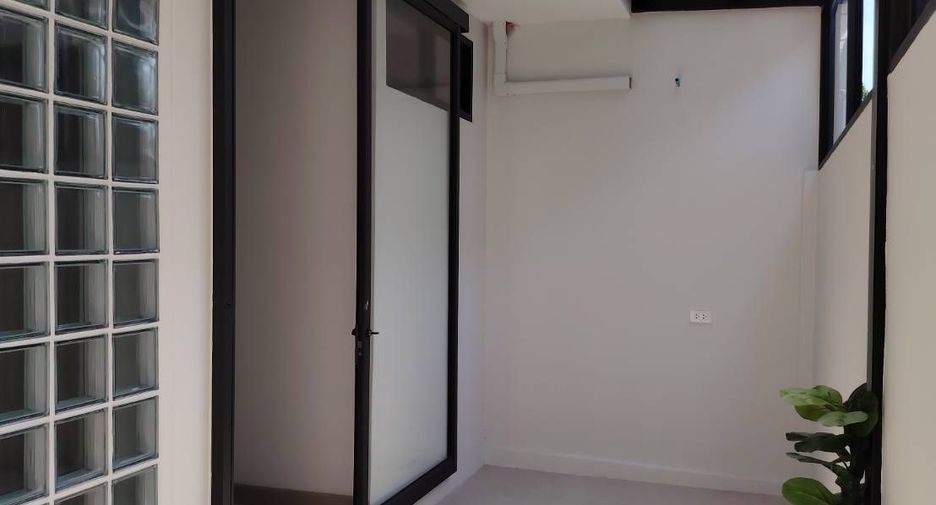 Reihenhaus zum Kauf und zur Miete mit 3 Zimmer in Watthana, Bangkok