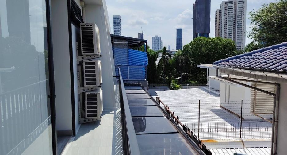 Reihenhaus zum Kauf und zur Miete mit 3 Zimmer in Watthana, Bangkok