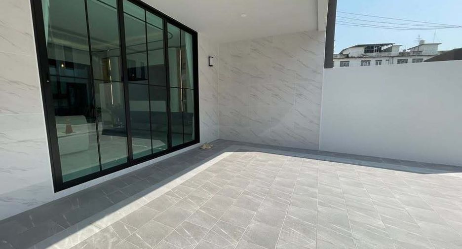 For sale 3 bedrooms townhouse in Bang Khun Thian, Bangkok