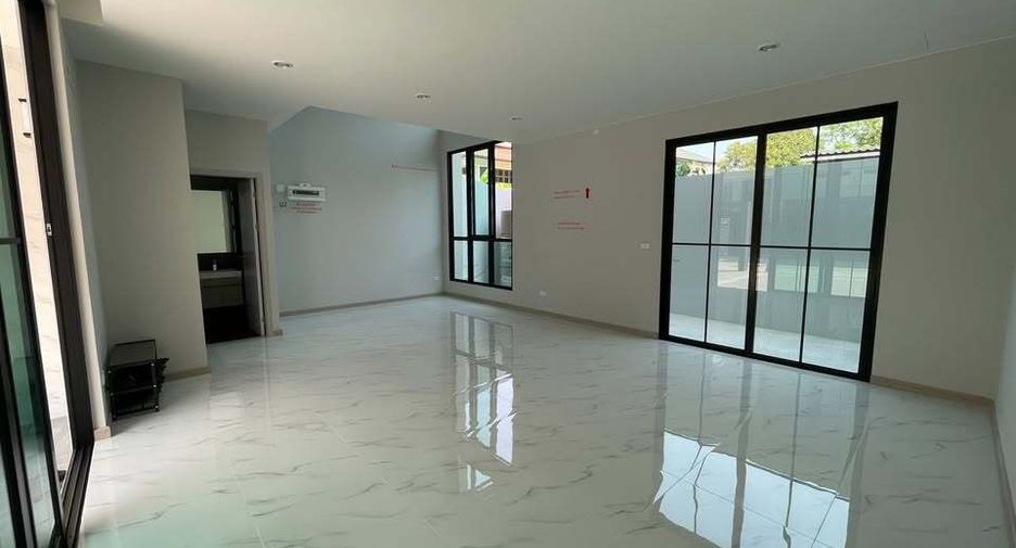 For sale 3 bedrooms townhouse in Bang Khun Thian, Bangkok