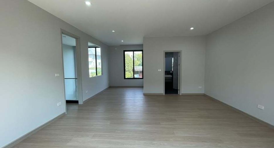 For sale 3 bedrooms townhouse in Bang Khun Thian, Bangkok