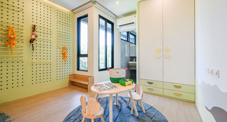 For sale 3 bedrooms townhouse in Bang Khun Thian, Bangkok