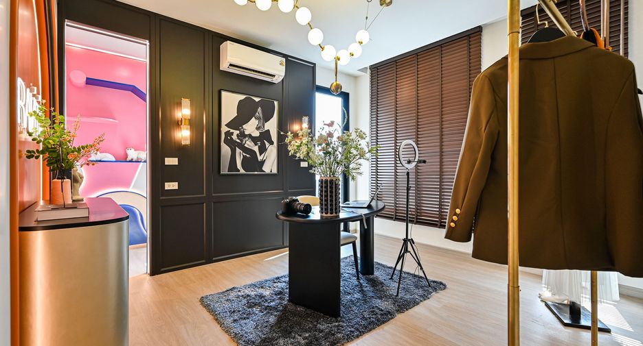 For sale 3 bedrooms townhouse in Bang Khun Thian, Bangkok