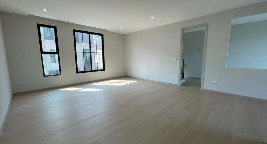 For sale 3 bedrooms townhouse in Bang Khun Thian, Bangkok