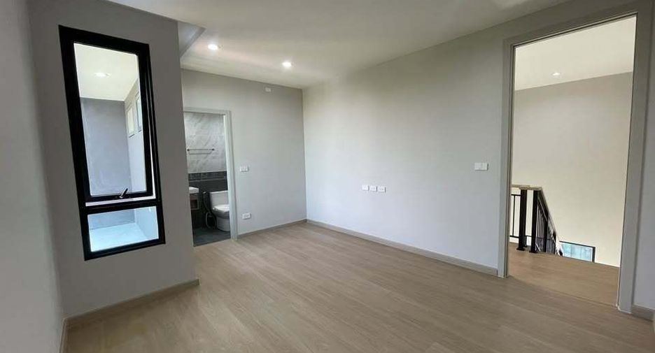 For sale 3 bedrooms townhouse in Bang Khun Thian, Bangkok